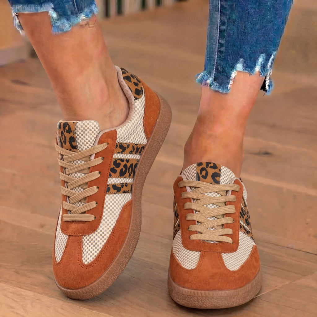 Classic Orthopedic Sneakers with Timeless Style
